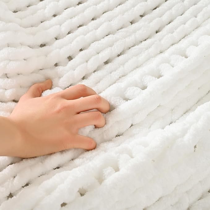 Esterra Chunky Knit Blanket Throw 40"x50", 100% Hand Knitted Chenille Throw Blanket, Cozy Soft Thick Cable Knit Throw Large Rope Knot Crochet Throw Blanket for Sofa Couch Bed, Snow White