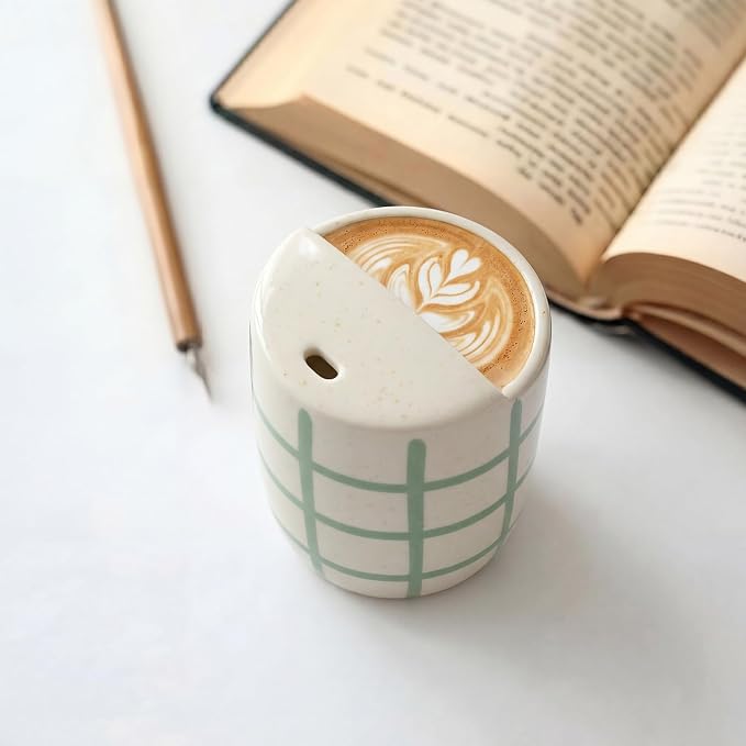 Ceramic Coffee Mug with Sip Hole 10 oz Novelty Checkered Coffee Cup Retro Hand Painted Ceramic Tea Travel Mug Cappuccino Latte Cup for Kitchen Dining Travel, Microwave & Dishwasher Safe
