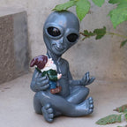 Dnoifne Alien Hugging Gnome Garden Decoration Statue, Resin Alien Dwarf Statue, Waterproof Garden Alien and Gnome Statue for Patio Lawn Porch Decoration Birthday Gifts Housewarming Gifts