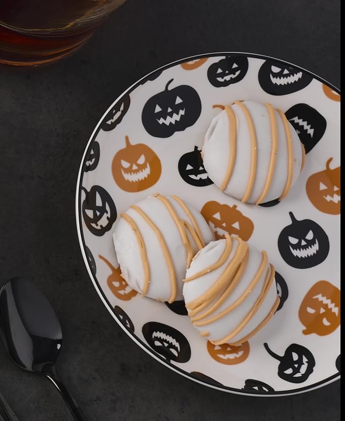 Oneida Vintro Halloween 4-Piece Accent Plates, Appetizer Plate Set for 4 | porcelain, hand wash recommended | also great as a halloween dessert plate for salad or bread, microwave safe