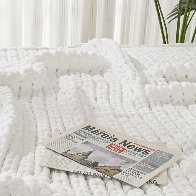 Esterra Chunky Knit Blanket Throw 40"x50", 100% Hand Knitted Chenille Throw Blanket, Cozy Soft Thick Cable Knit Throw Large Rope Knot Crochet Throw Blanket for Sofa Couch Bed, Snow White