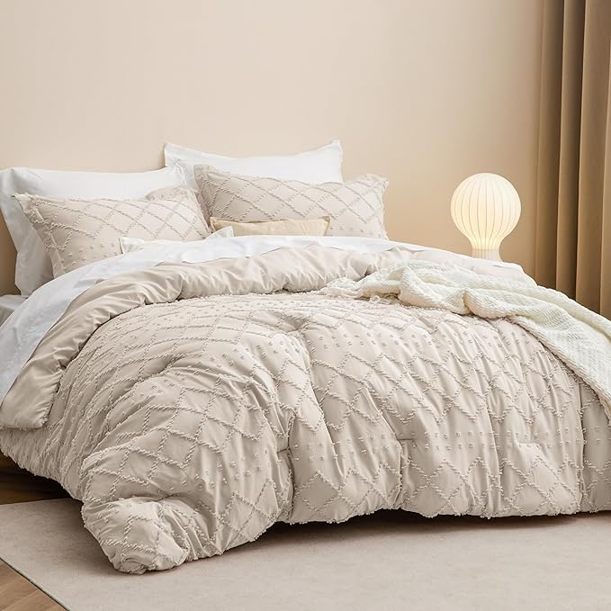 Bedsure California King Comforter Set - Beige Comforter, Boho Tufted Shabby Chic Bedding Comforter Set, 3 Pieces Vintage Farmhouse Bed Set for All Seasons, Fluffy Bedding Set with 2 Pillow Shams