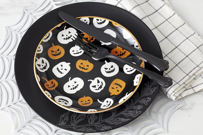 Oneida Vintro Halloween 4-Piece Accent Plates, Appetizer Plate Set for 4 | porcelain, hand wash recommended | also great as a halloween dessert plate for salad or bread, microwave safe