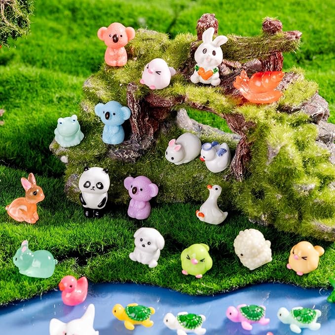 140 Pack Mini Animals Tiny Duck，Cow，Bee Figurines Bulk for Miniature Dollhouse Decor Accessories Garden Aquarium Potted Ornament Party DIY Charms Office Classroom Activity to Hide