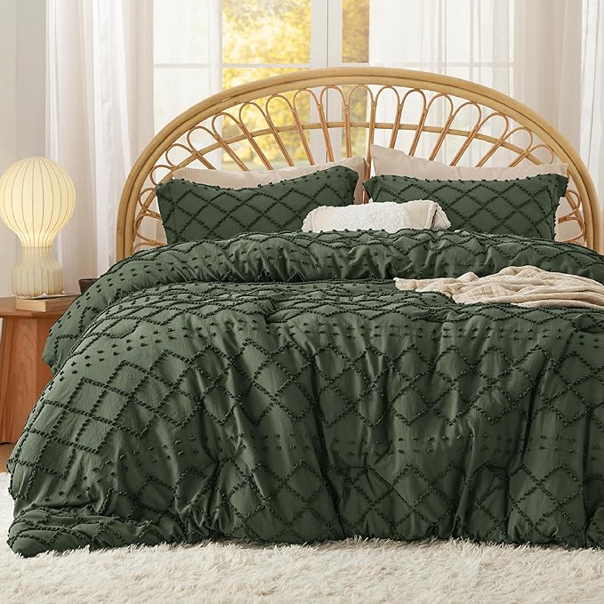 Bedsure California King Comforter Set - Olive Green Comforter, Boho Tufted Shabby Chic Bedding Comforter Set, 3 Pieces Farmhouse Bed Set for All Seasons, Fluffy Soft Bedding Set with 2 Pillow Shams