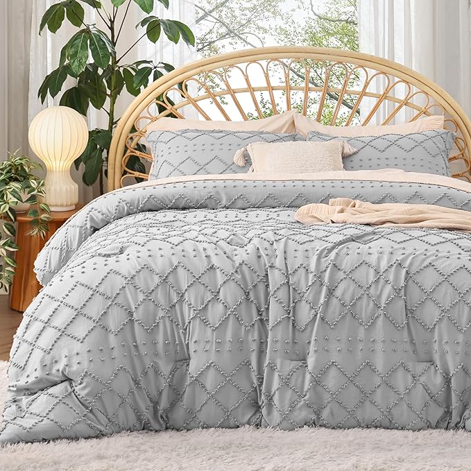 Bedsure Queen Comforter Set - Light Grey Comforter, Boho Tufted Shabby Chic Bedding Comforter Set, 3 Pieces Vintage Farmhouse Bed Set for All Seasons, Fluffy Soft Bedding Set with 2 Pillow Shams