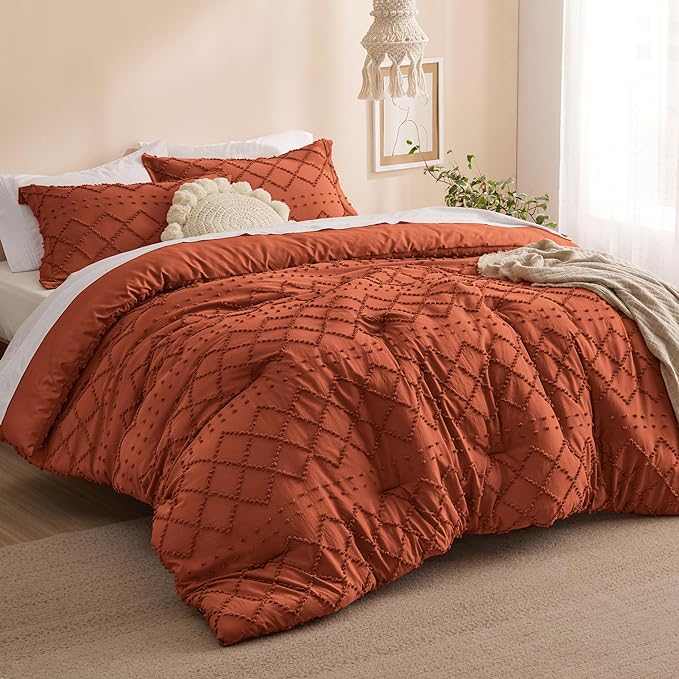 Bedsure Queen Comforter Set - Terracotta Comforter, Boho Tufted Shabby Chic Bedding Comforter Set, 3 Pieces Vintage Farmhouse Bed Set for All Seasons, Fluffy Soft Bedding Set with 2 Pillow Shams