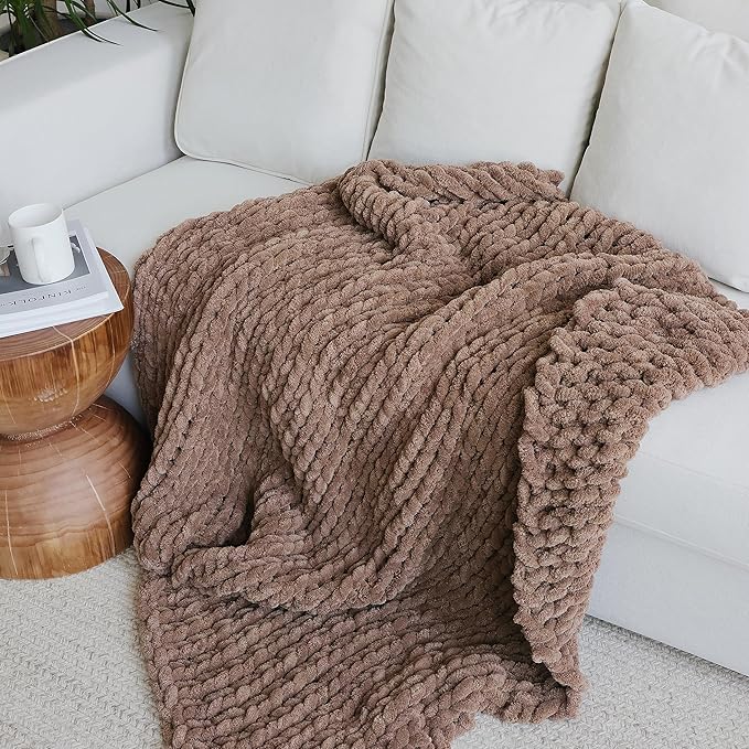 Maetoow Tighter Version Chenille Chunky Knit Blanket Throw （50×60 Inch）, Handmade Warm & Cozy Blanket Couch, Bed, Home Decor, Soft Fleece Banket, Boho Thick Blankets and Giant Yarn Throws，Brown